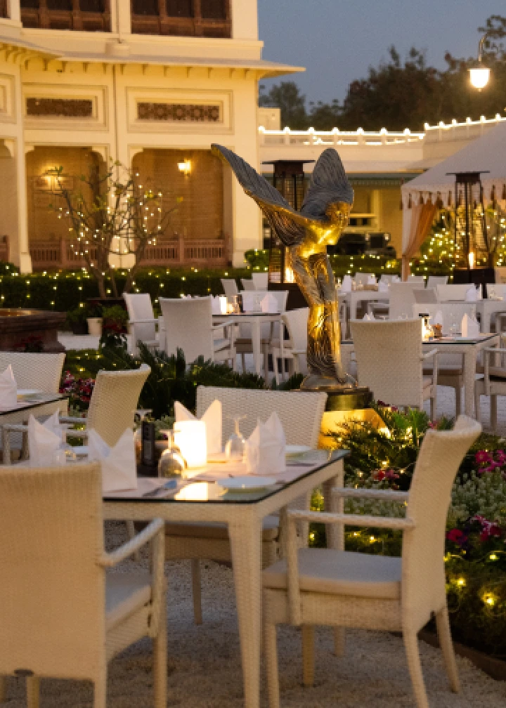 Restaurant dining table setup